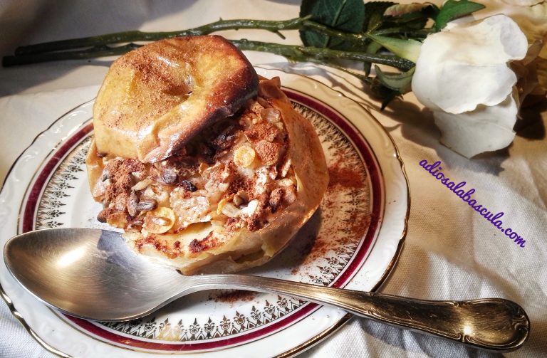 Manzana rellena de granola y queso Adios a la báscula